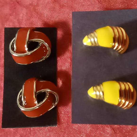 Vintage gold tone & red enamel knots and gold ,yellow half stud hoop earrings - Picture 8 of 8